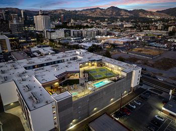 Spectacular city/mountain/courtyard views*